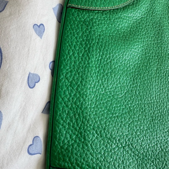 Dolce and gabana green leather. Silver tone hardware - Picture 11 of 15